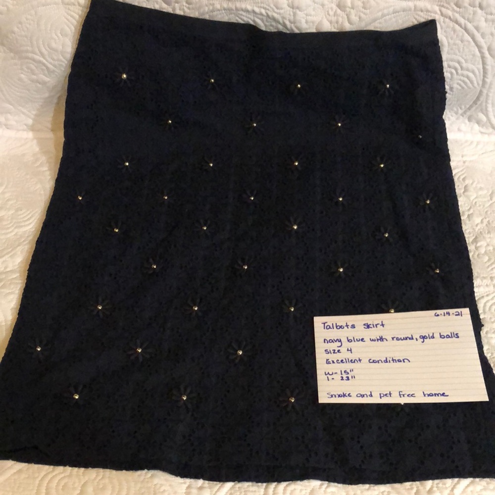 Talbots navy blue skirt with flower‎ details